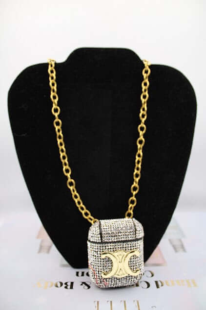Pendant Long Necklace is a timeless jewelry